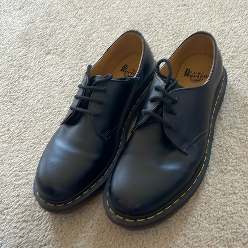 EUC Black doc martens 1461 barely worn